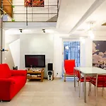 Joivy Vibrant Open-Plan Apt For 6 In Historic Centre