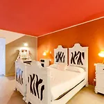 Joivy Vibrant Open-Plan Apt For 6 In Historic Centre