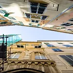 Joivy Vibrant Open-Plan Apt For 6 In Historic Centre