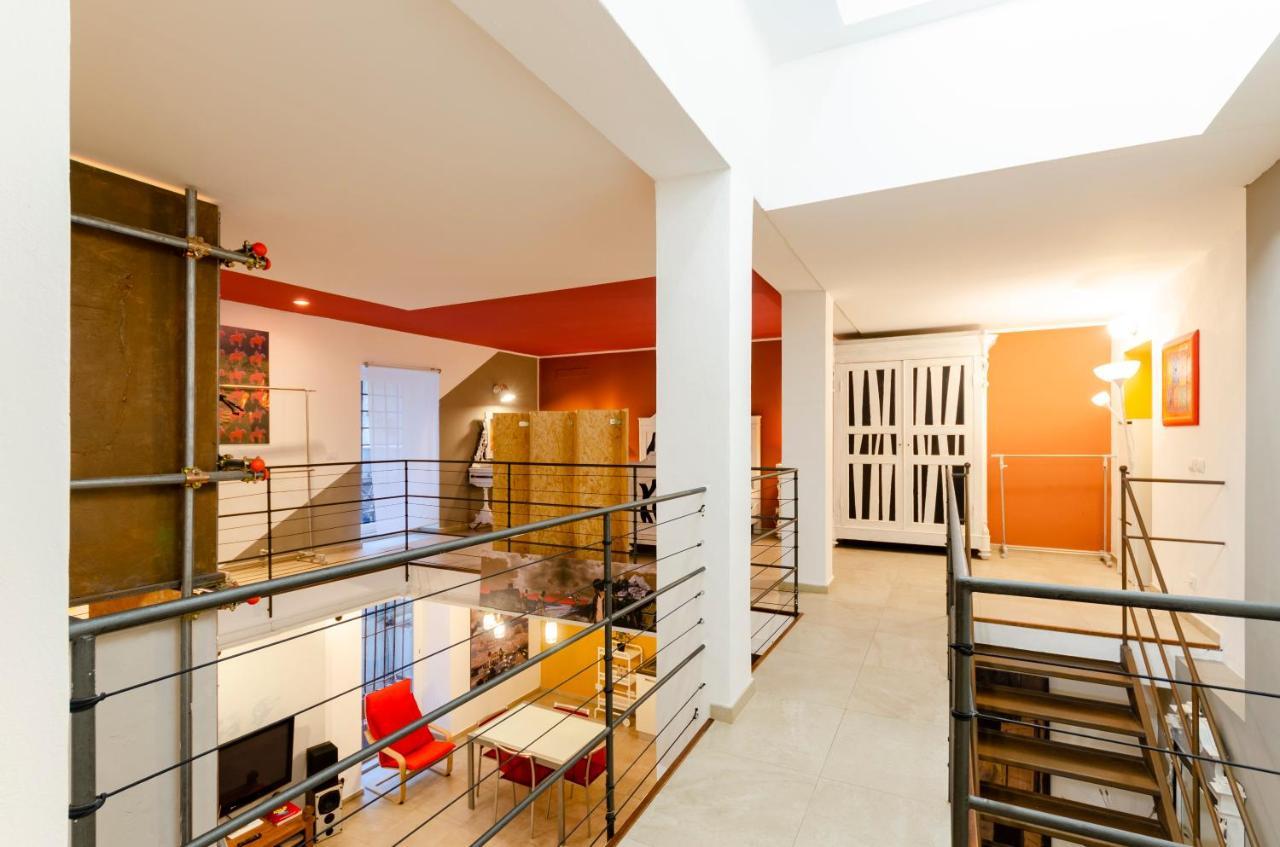 Joivy Vibrant Open-plan Apt For 6 In Historic Centre Genua