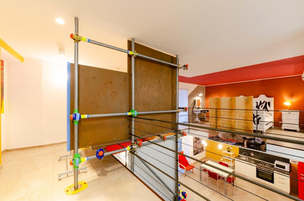 Joivy Vibrant Open-plan Apt For 6 In Historic Centre Genua